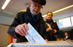 Urnas abrem na Alemanha e eleitores comeأ§am a escolher os prأ³ximos representantes do Parlamento | Mundo