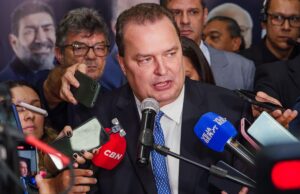 Max teme que rescisão leve a batalha judicial e prega cautela