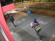 Câmera flagra bando invadindo e furtando loja em cidade de MT
