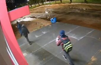 Câmera flagra bando invadindo e furtando loja em cidade de MT