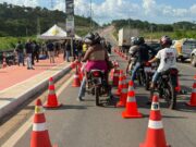 Operação para delitos de trânsito flagra motociclistas com documentação vencida e sem habilitação