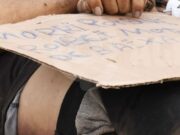 Corpo é encontrado com mensagem do motivo de crime