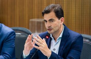 Garcia não descarta convite de Max, mas adia decisão para 2026