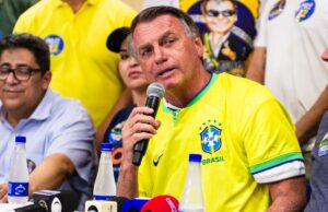 Bolsonaro reúne PL e defende aliança com o centrão mirando 2026