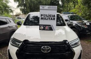Polícia Militar recupera dois veículos roubados e prende três pessoas por receptação