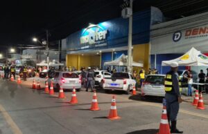 Quatro pessoas são presas e 20 veículos removidos na Operação Lei Seca