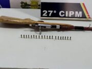 Homem é preso após espancar a filha por iogurte no tapete