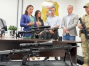 Polícia Civil entrega fuzis T10 para snipers da Gerência de Operações Especiais