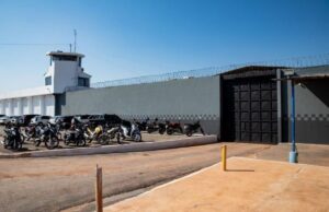 Polícia Penal prende mulher que tentava entrar com drogas na PCE