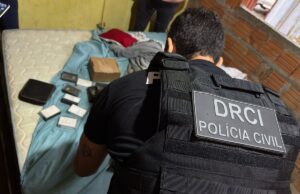 Homem é preso por pornografia de menor com paralisia cerebral