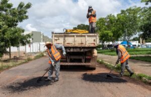 16:32 –
Prefeitura de Cuiabá realiza operação tapa-buraco na Avenida Beira Rio
