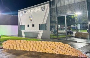 09:54 –
Homem é preso com mais de 400 kg de pasta base escondidas em carroceria de caminhonete