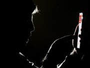 18:22 –
Marido bêbado espanca a esposa que trocou senha de celular