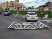 17:46 –
Caminhão-baú invade condomínio e derruba portão; veja vídeo