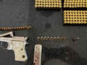 19:24 –
Dois são presos por posse ilegal de arma e estupro de vulnerável em MT