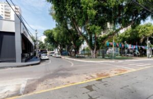 15:28 –
Bares da Praça Popular são multados e notificados por poluição sonora e mesas em calçada