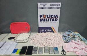14:35 –
Homem é preso com dinheiro e droga após tentar subornar policiais