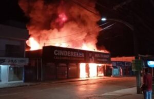 15:18 –
Líder de facção é preso por ordenar incêndio criminoso em loja de cidade de MT