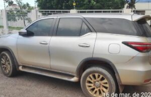 17:54 –
PJC recupera caminhonete Hilux furtada no Duque de Caxias em condomínio de VG