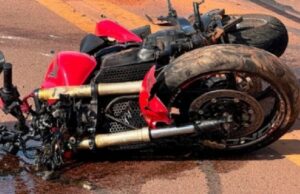 09:55 –
Motociclista morre e dois ficam feridos em acidente com cinco veículos na BR-163