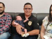 17:54 –
Policial civil salva recém-nascido que engasgou durante amamentação