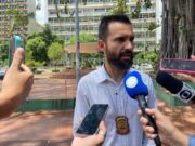 09:52 –
Valor arrecadado de comerciantes extorquidos pelo CV pode chegar a R$ 1 milhão, diz delegado