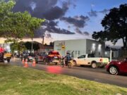 09:28 –
Motociclista morre após ser atropelado por caminhão-pipa na avenida Beira Rio