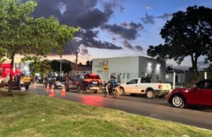 09:28 –
Motociclista morre após ser atropelado por caminhão-pipa na avenida Beira Rio