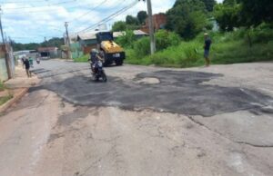 16:01 –
Prefeitura de Várzea Grande intensifica serviços de tapa-buracos em diversos bairros