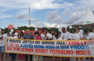 16:59 –
Familiares de Emmely fazem novo ato por justiça; Abilio comparece