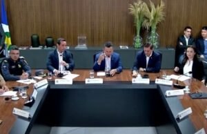 12:33 –
Tolerância Zero já apreendeu mais de mil celulares e três mil porções de drogas em presídios; fugas caem 94%