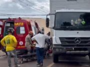 16:48 –
Ciclista é socorrida por Corpo de Bombeiros após acidente de trânsito com caminhão