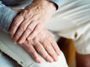 20:05 –
Filho embriagado espanca o próprio pai idoso durante discussão e deixa o homem sangrando