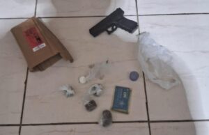14:18 –
Três adolescentes são apreendidos e um adulto é preso por pichação em cidade de MT