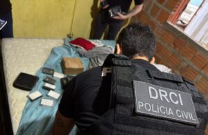 07:44 –
Polícia mira homem por gravar vídeos pornográficos de adolescente com paralisia cerebral
