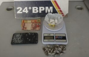 15:03 –
Adolescente é apreendido com drogas após recusar pagamento de passagem em ônibus