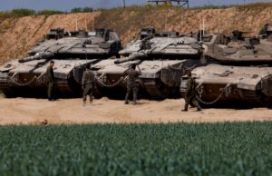 Apأ³s romper trأ©gua, Israel volta a bombardear Gaza nesta terأ§a, envia tanques e diz que ofensiva seguirأ، | Mundo