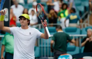 João Fonseca avança à 3ª rodada em Miami após bater tenista francês