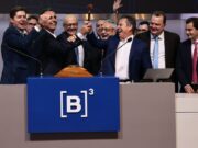 Deputados acompanham leilão de rodovias estaduais na Bolsa em SP