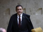 Nunes Marques pede vista e interrompe julgamento de Carla Zambelli