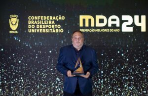 Marcus Penna é premiado como melhor técnico de futsal do ano