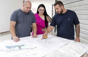 Abilio e Samanthha cobram agilidade em obras do Centro Médico Infantil