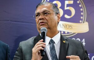 Dino vota pela cassação da deputada Carla Zambelli
