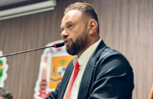 PF diz que vereador jogou celular pela janela após ver policiais