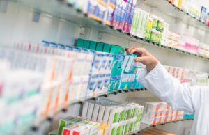 Justiça barra resolução que libera farmacêutico a prescrever medicamento