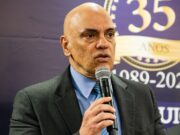 Moraes envia denúncia ao STF para decidir se Bolsonaro vira réu