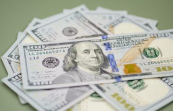 Dólar sobe com temor de recessão nos EUA e fecha o dia cotado a R$ 5,85