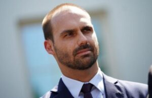 Motta oficializa licença de Eduardo Bolsonaro; suplente assume o cargo