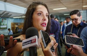 Janaina mira comando do MDB por candidatura ao Senado; veja