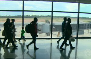 Voo com 135 brasileiros deportados dos EUA chega hoje a Fortaleza